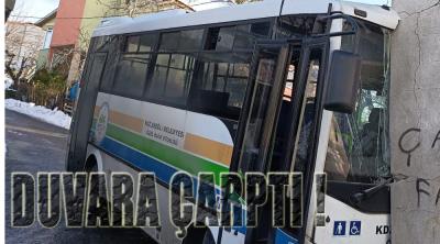 HALK OTOBÜSÜ EVİN DUVARINA ÇARPTI !