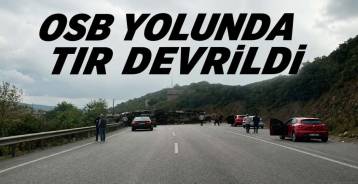 OSB YOLUNDA TIR DEVRİLDİ !